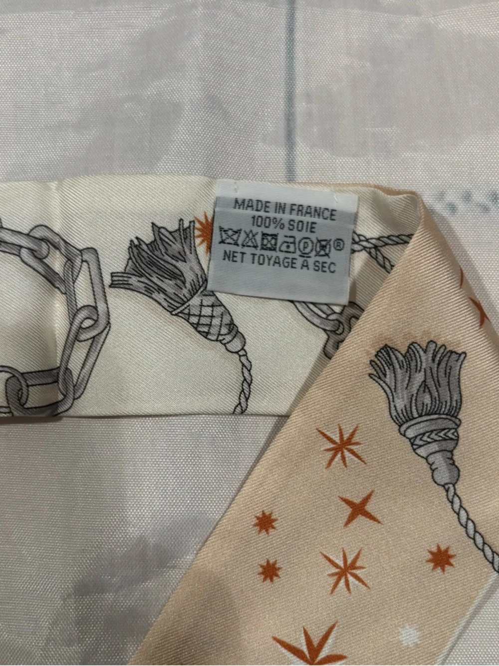 Hermes Twilly Silk Scarf Beige Orange Horseshoe Chain Ribbon Wrap - Picture 2 of 4